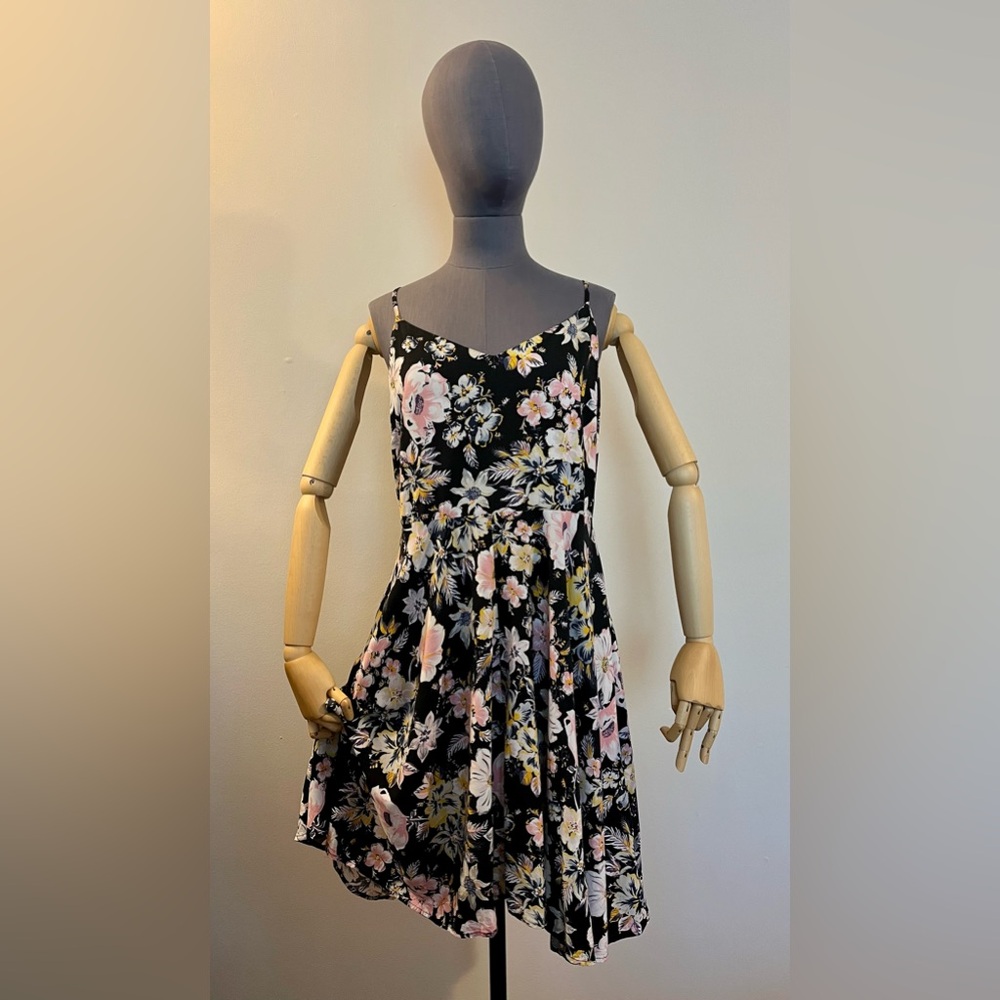 👗 GAP Floral Sleeveless Dress
